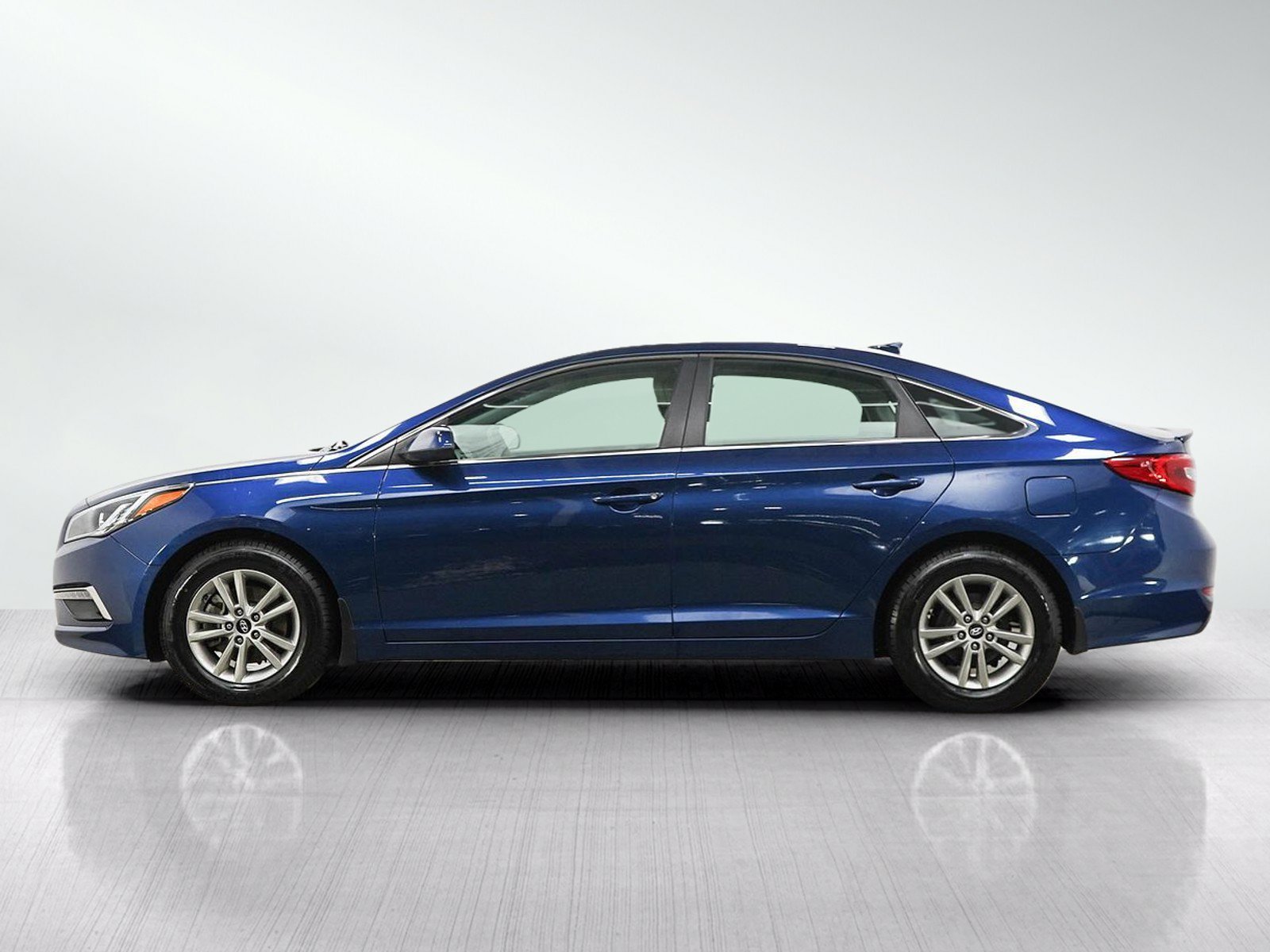 Used 2015 Hyundai Sonata SE with VIN 5NPE24AF7FH234402 for sale in South Saint Paul, Minnesota