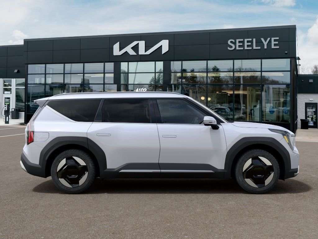 New 2026 White Kia Wind image 7