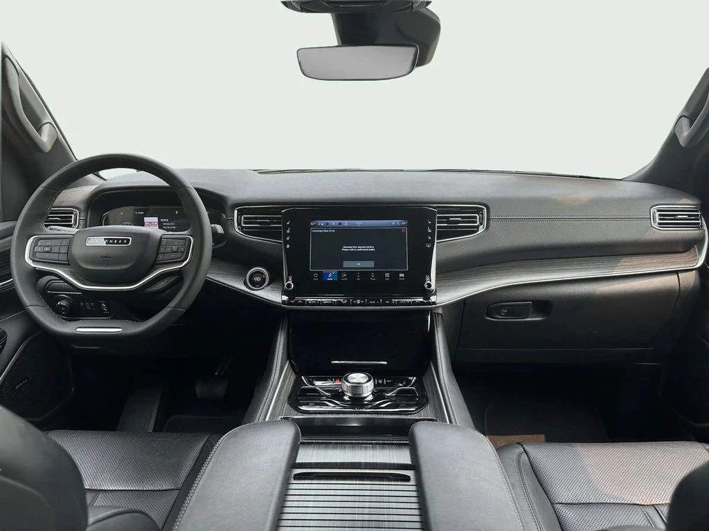2023 Jeep Wagoneer L Series III - Photo 10