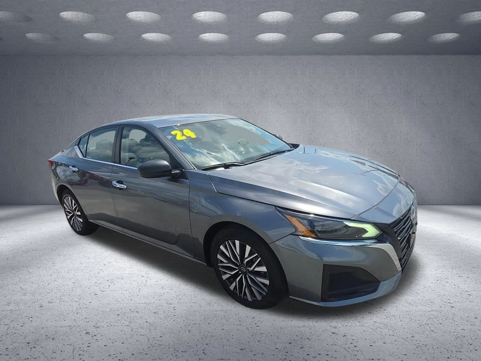 Used 2024 Gun Metallic Nissan 2.5 SV image 1