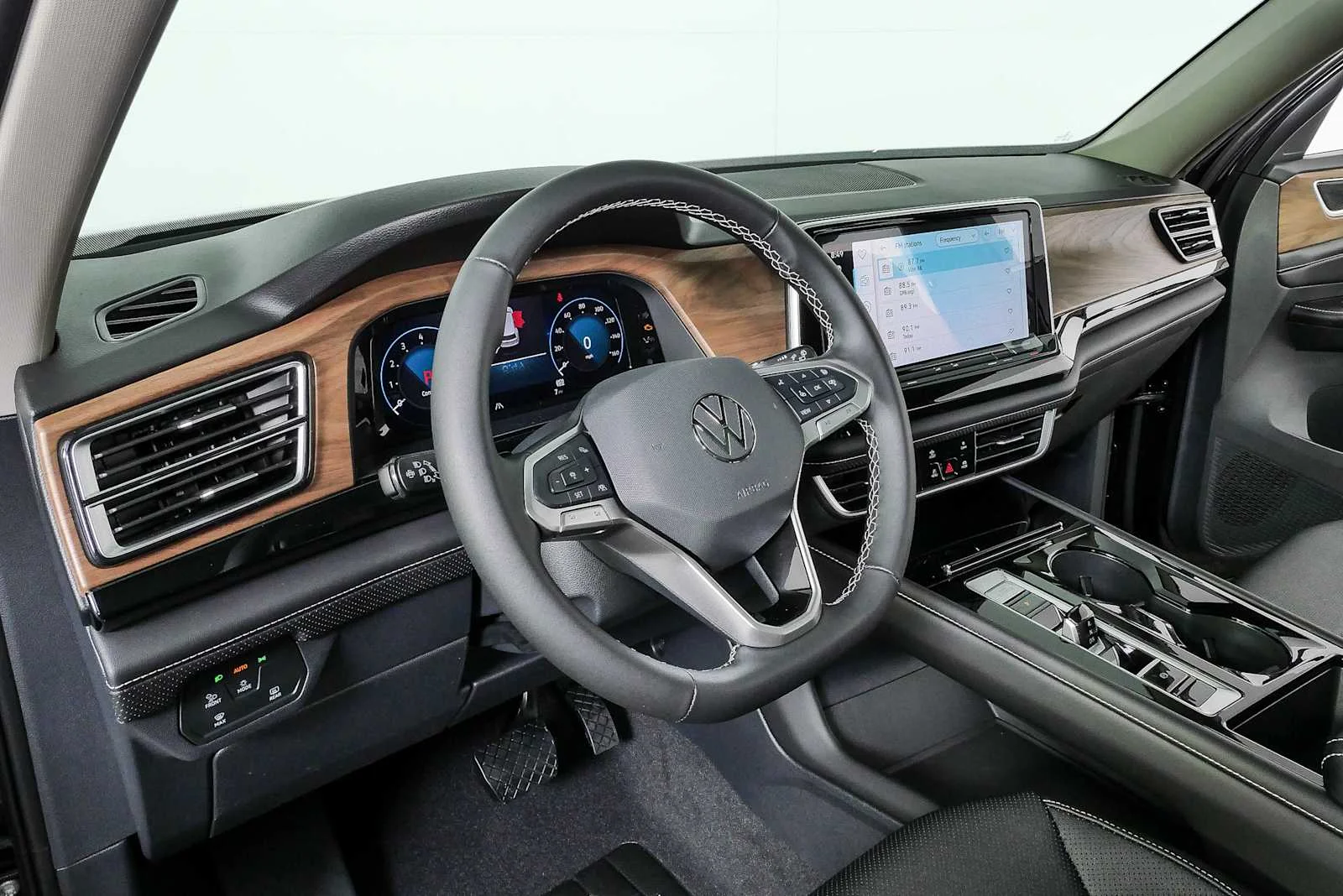 New 2026 Deep Black Pearl Volkswagen 2.0T SE w/Technology image 4