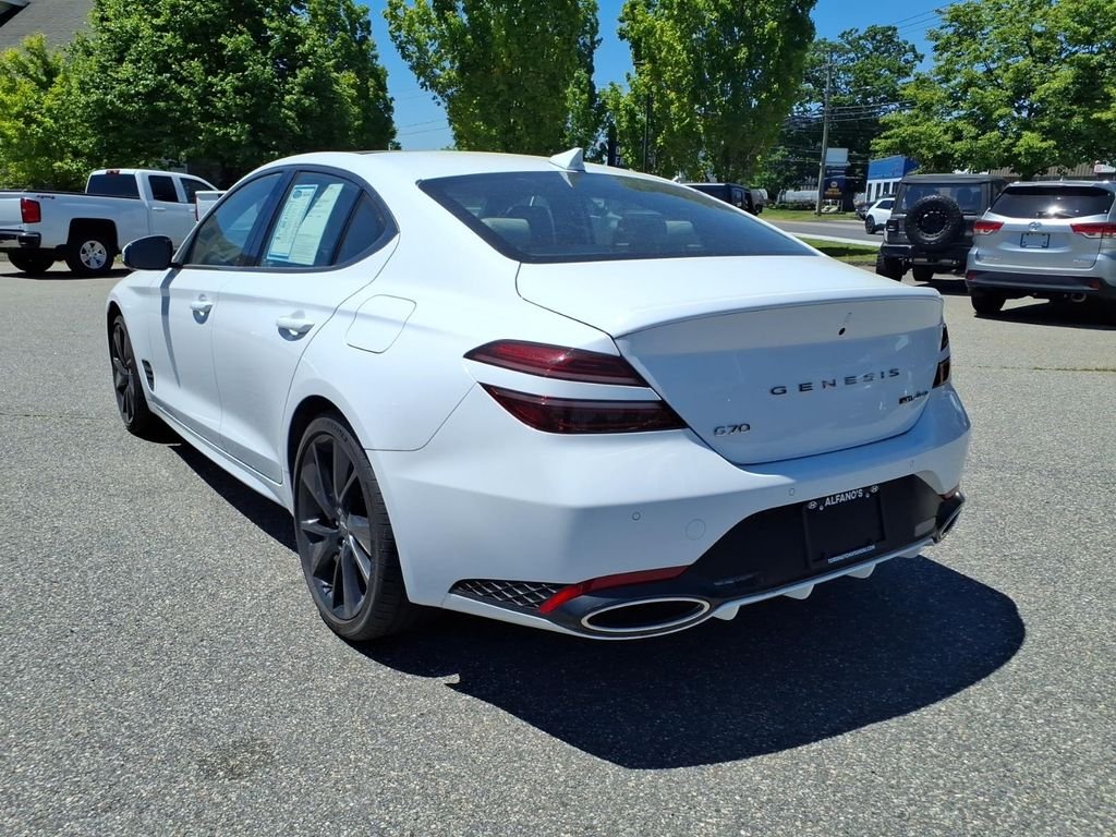Used 2023 White Genesis 3.3T image 8