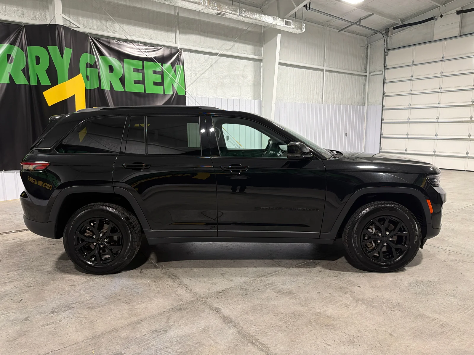 Certified Used 2024 Diamond Black Crystal Pearlcoat Jeep Altitude X image 5