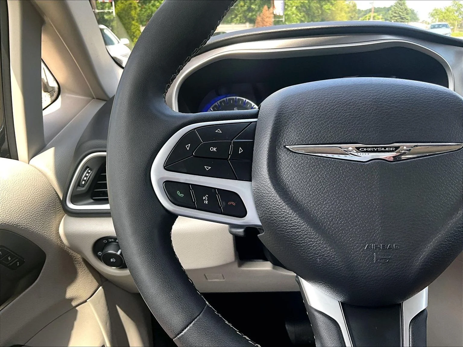 Used 2024 Black Chrysler Touring L image 19