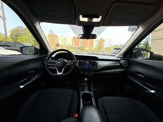 Used 2021 Blue Nissan SV image 16