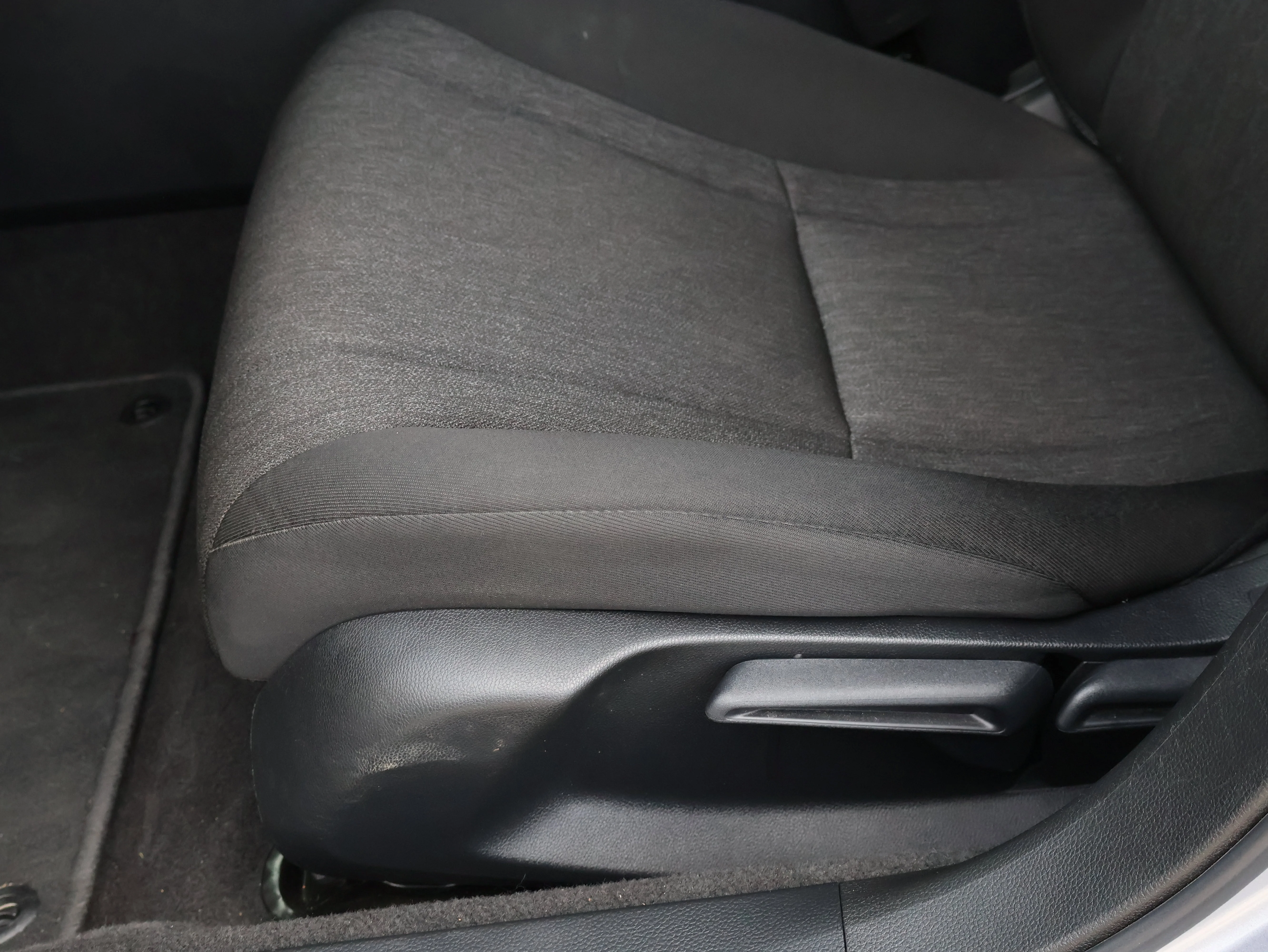 Used 2025 Solar Silver Metallic Honda LX image 45