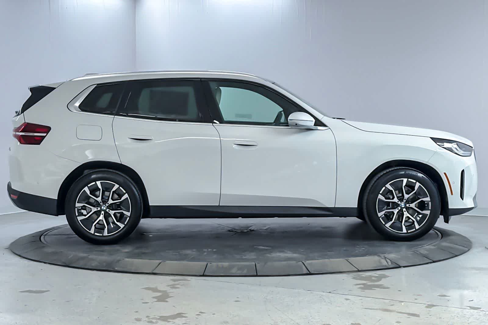 New 2026 Alpine White BMW 30 xDrive image 8