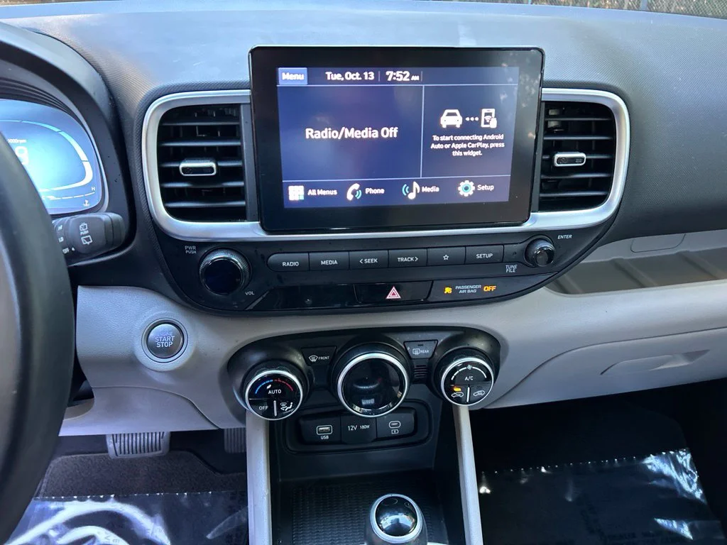 Used 2024 Gray Hyundai SEL image 19