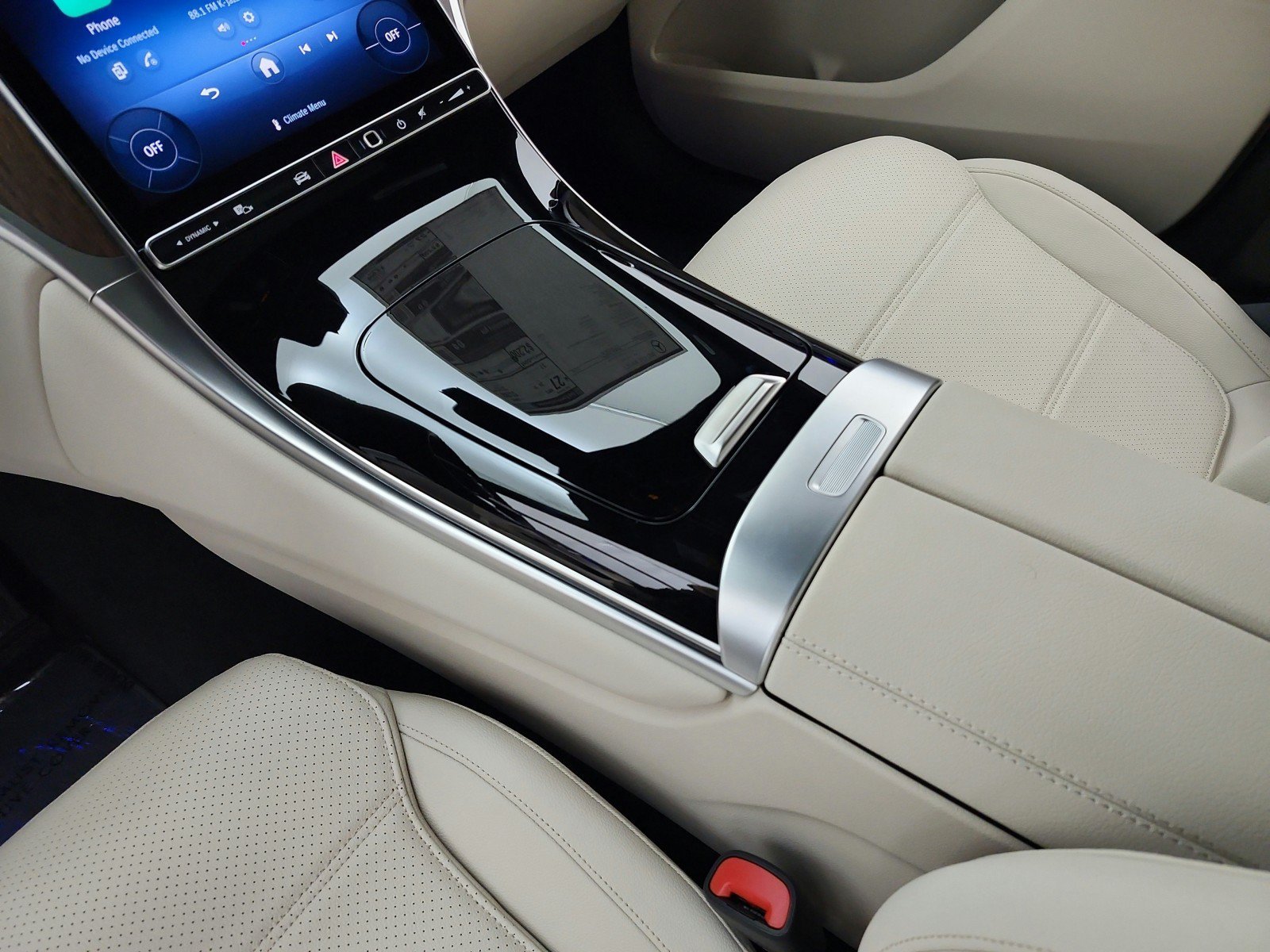 New 2027 Polar White Mercedes-Benz GLC 300 SUV image 31