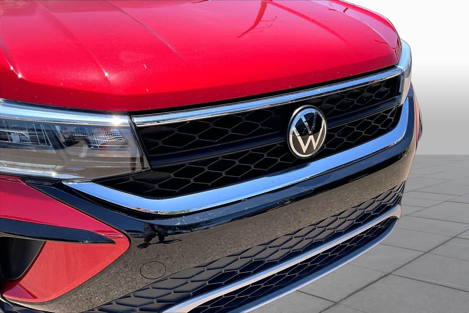 Used 2023 Kings Red Metallic Volkswagen SE image 30