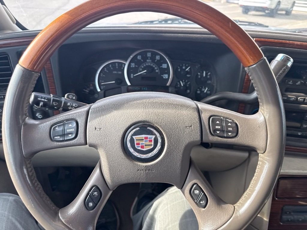 Used 2004  Cadillac Base image 8