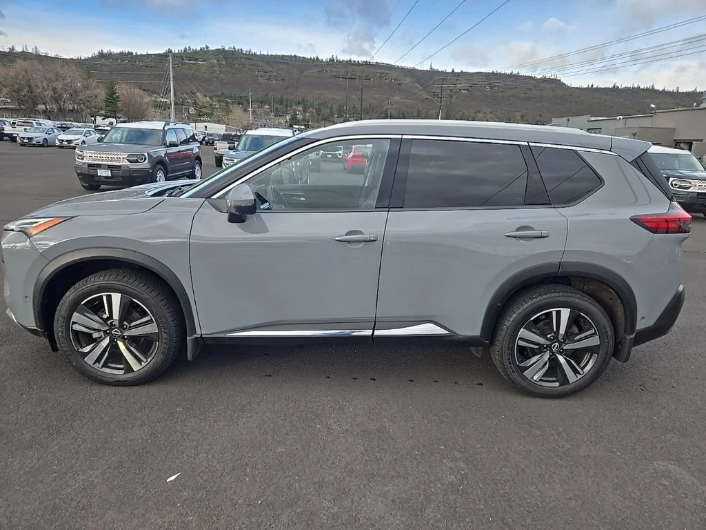 Used 2023 Boulder Gray Pearl Nissan Platinum image 8