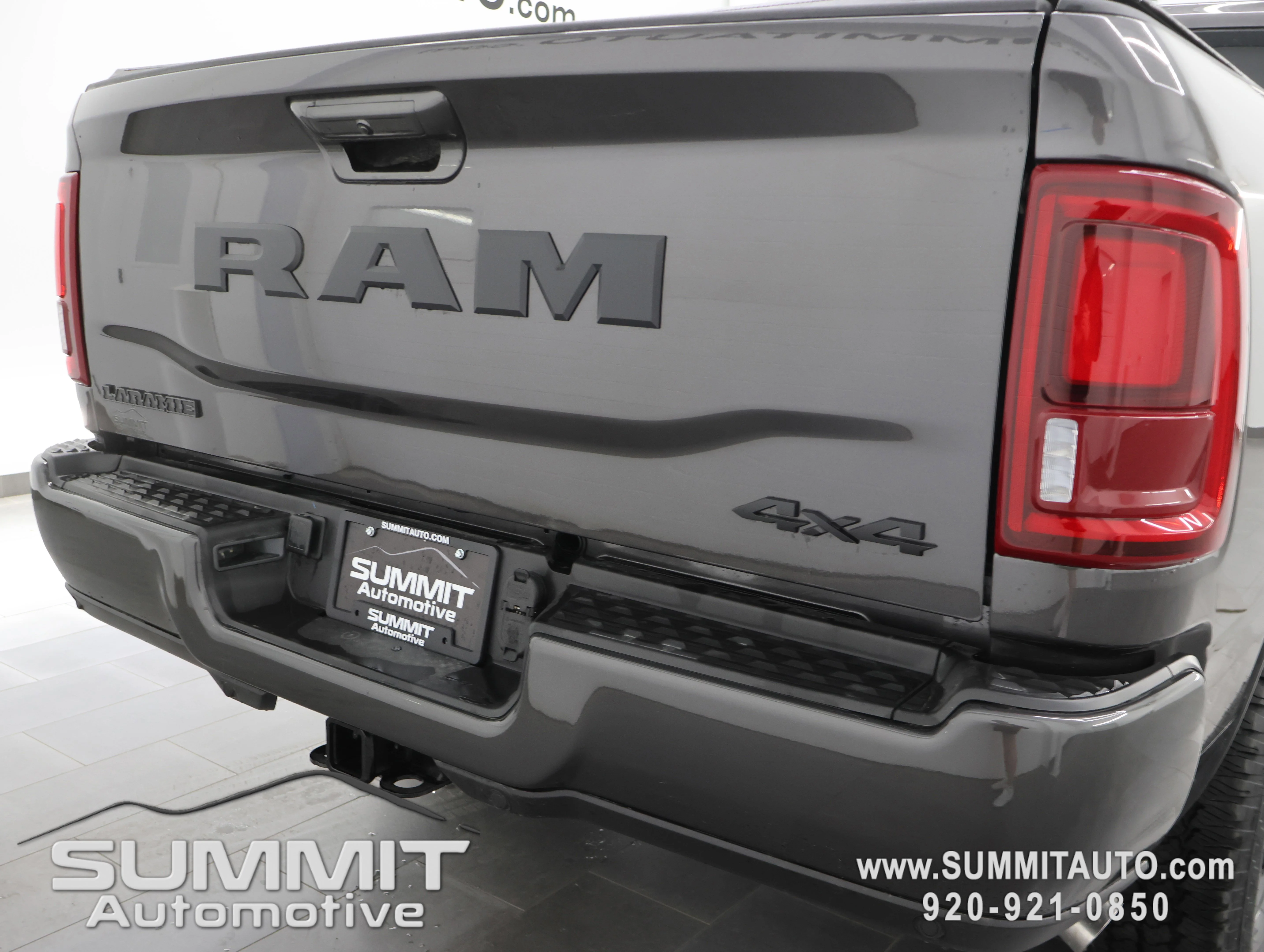New 2026 Granite Crystal Metallic Clear-Coat Exterior Paint RAM Laramie image 26