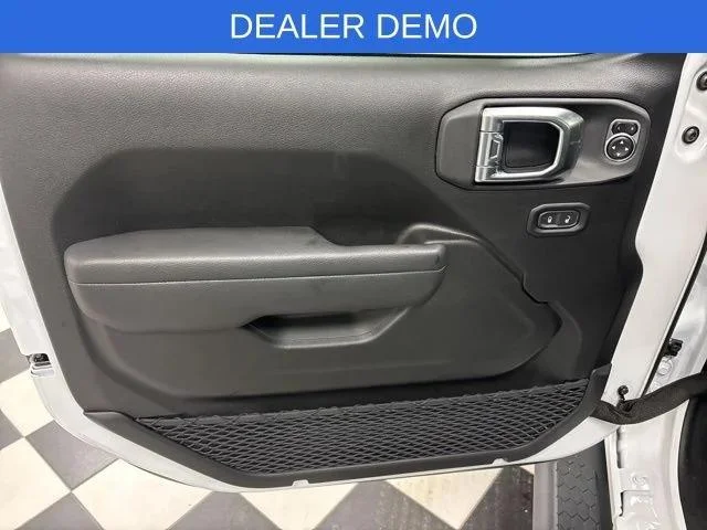 New 2026 Bright White Clear-Coat Exterior Paint Jeep Sport S image 6