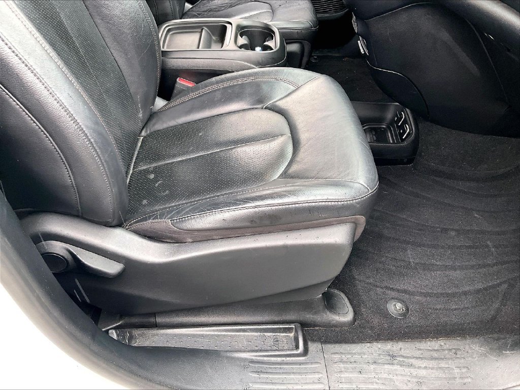 Used 2020 Bright White Clearcoat Chrysler Touring L image 32