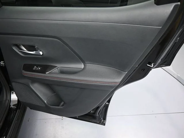 2025 Nissan Kicks SR - Photo 12