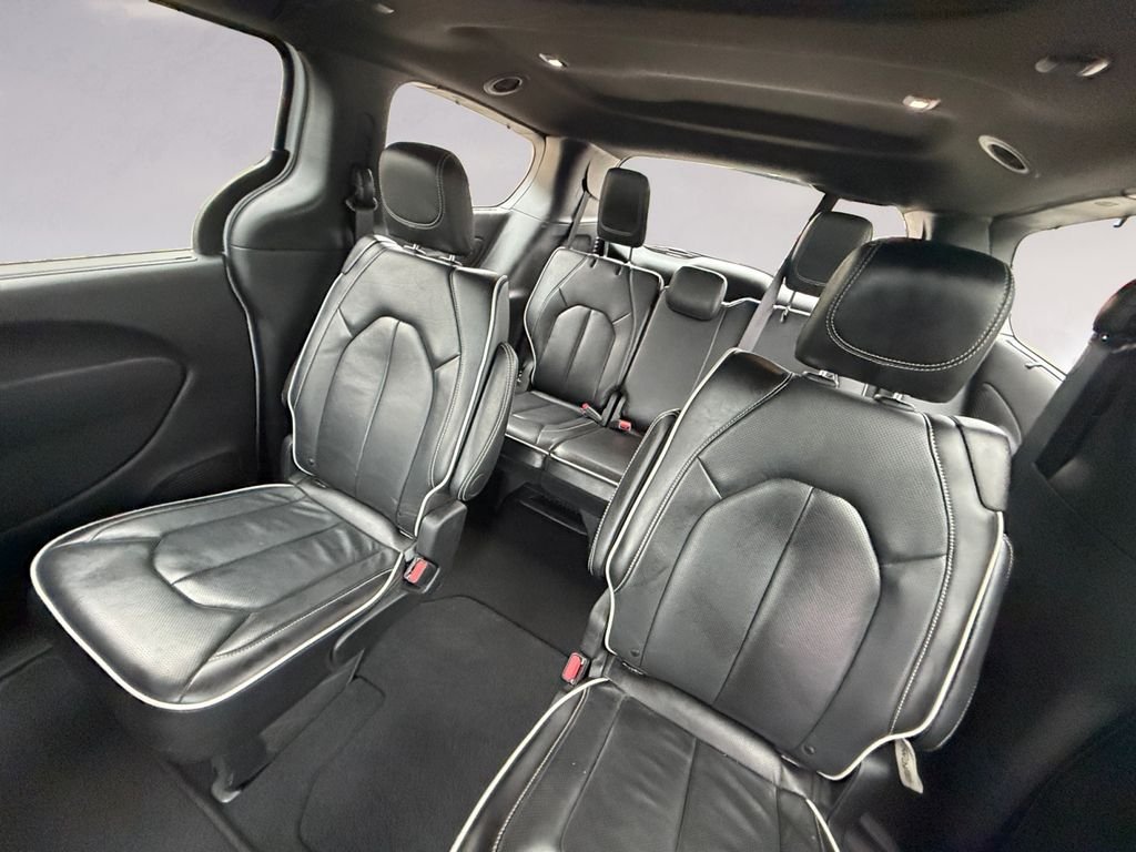 Used 2025 White Chrysler Limited image 16