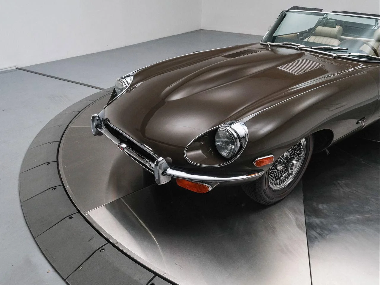 Used 1971  Jaguar Series II image 19