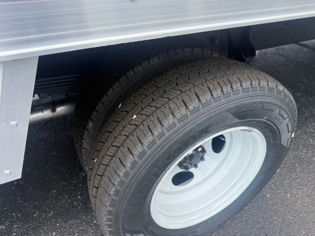 New 2027 Oxford White Ford E-450 DRW image 47