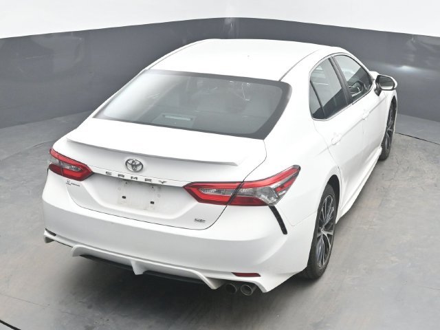 Used 2018 White Toyota SE image 23