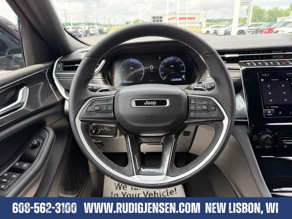 Used 2023 Velvet Red Pearlcoat Jeep Altitude image 14