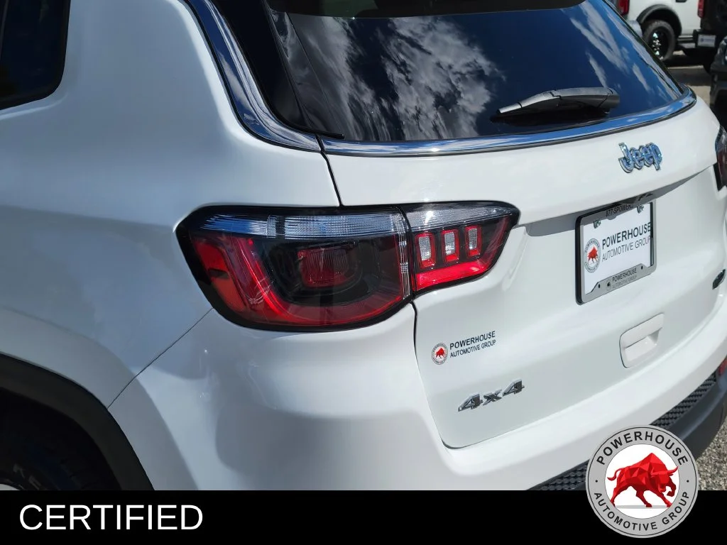Used 2024 White Jeep Latitude image 13