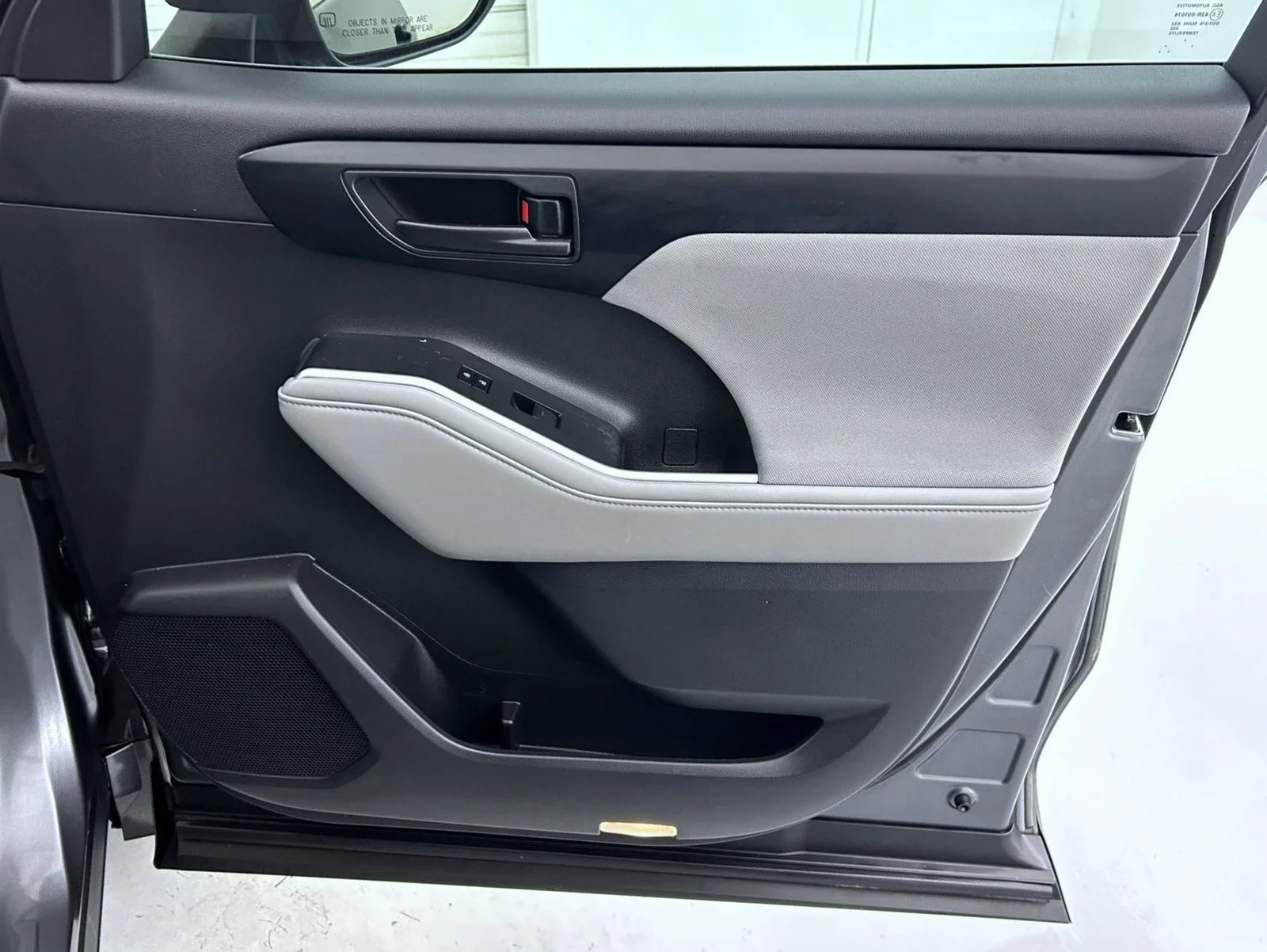 Used 2022 Gray Toyota L image 16