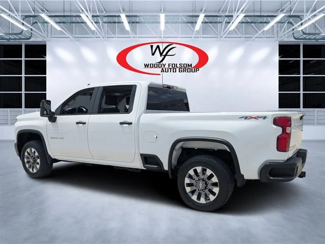 Used 2023 White Chevrolet Custom image 5