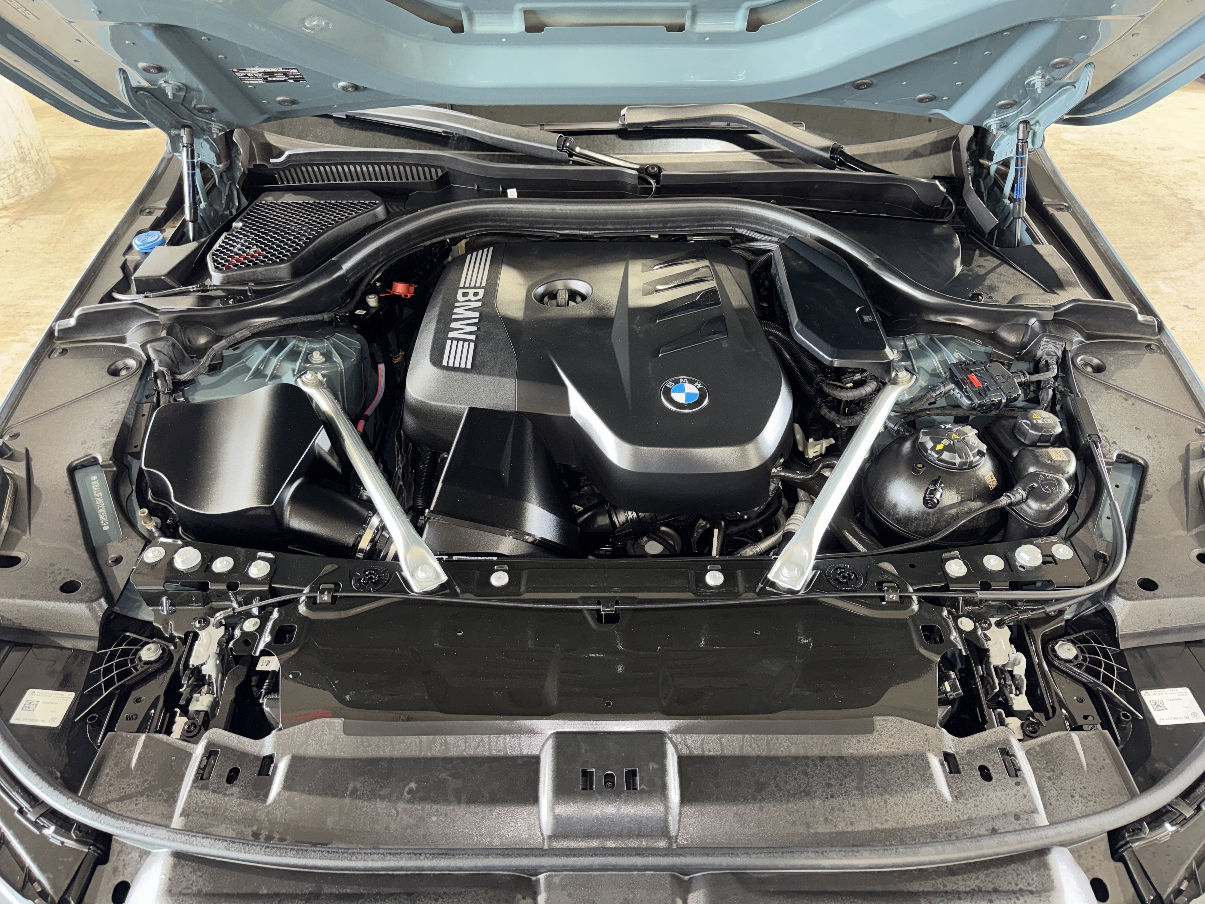Used 2026 Cape York Green Metallic BMW 530i image 35