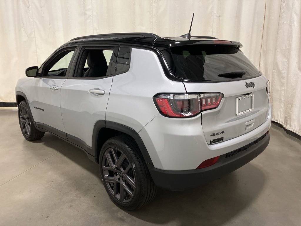 New 2026 Silver Zynith Metallic Clear-Coat Exterior Paint Jeep Limited Altitude image 18