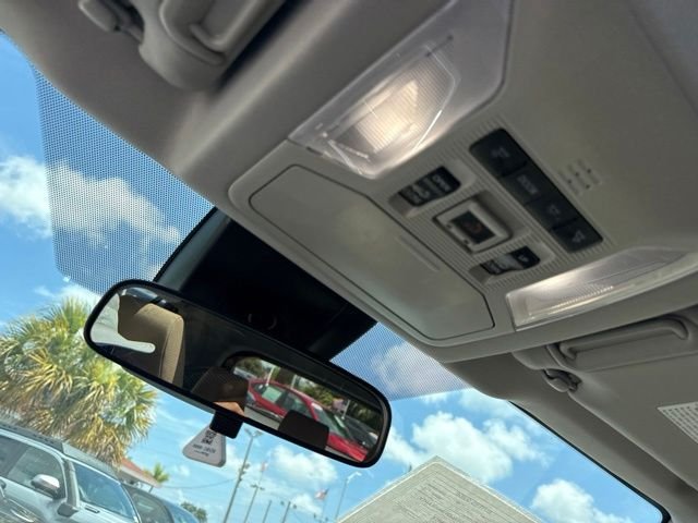 2025 Toyota RAV4 XLE - Photo 27