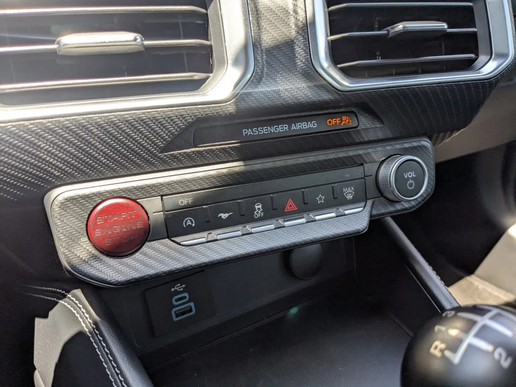 Used 2025  Ford GT Premium image 16