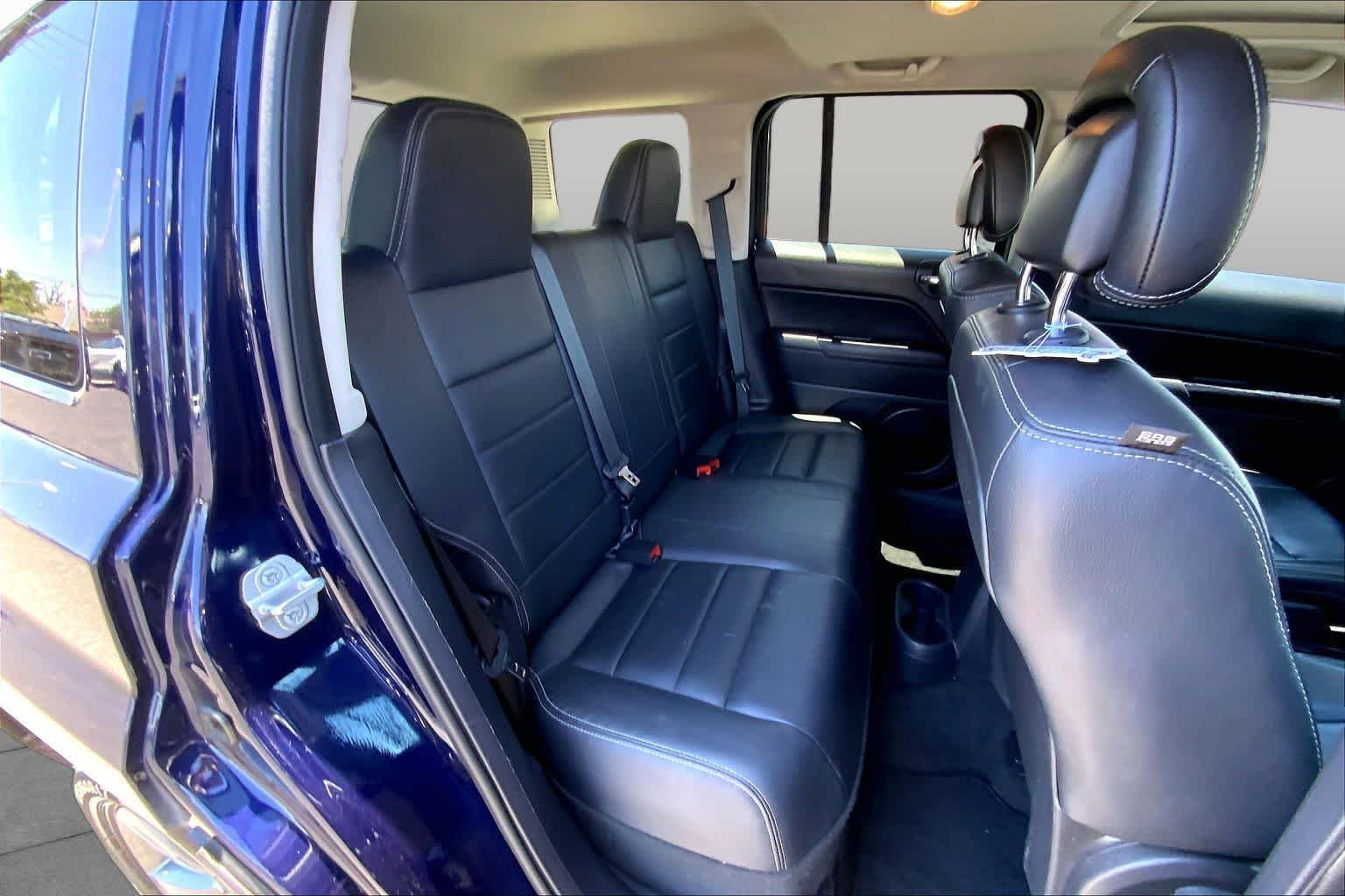 Used 2014 True Blue Pearlcoat Jeep High Altitude image 20