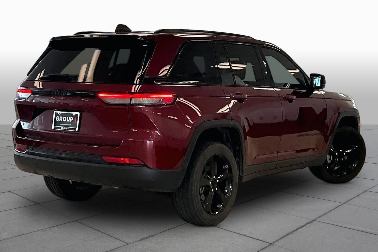 Used 2023 Velvet Red Pearlcoat Jeep Altitude image 12