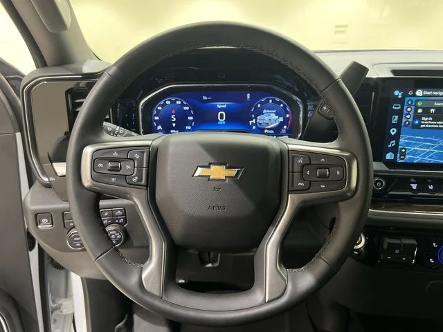 Used 2025 Summit White Chevrolet LT image 10