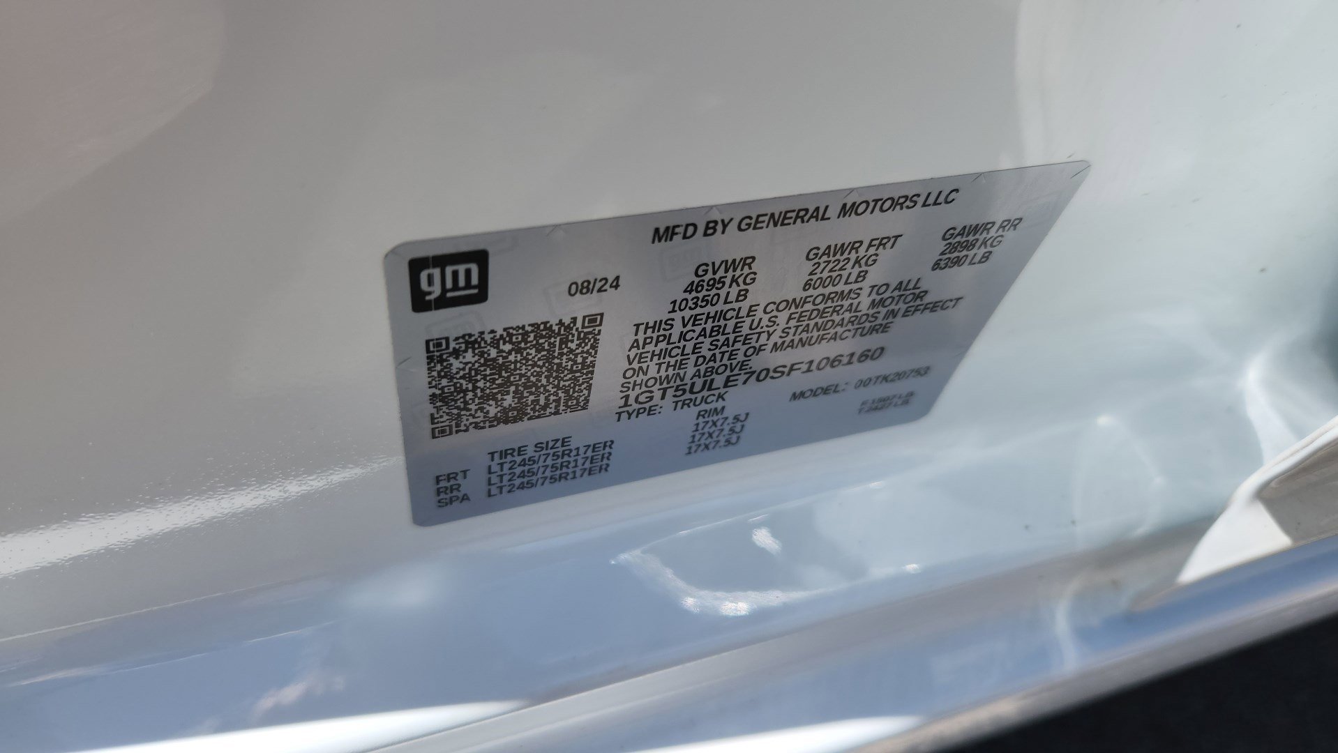 Used 2025 Summit White GMC Pro image 22