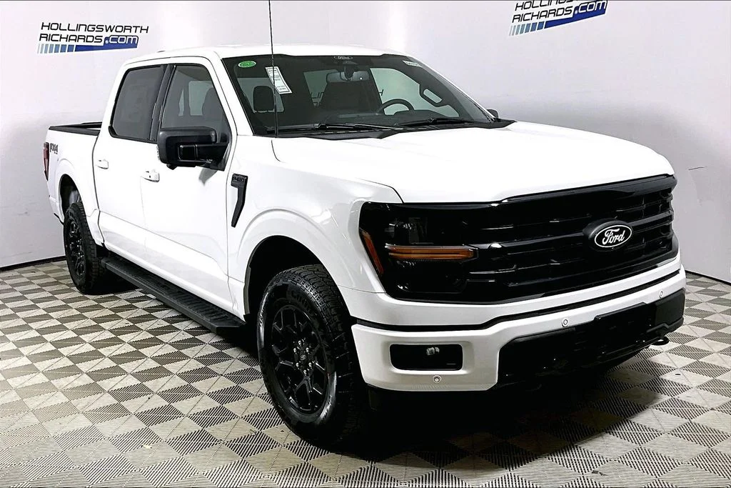 New 2026 Oxford White Ford XLT image 2