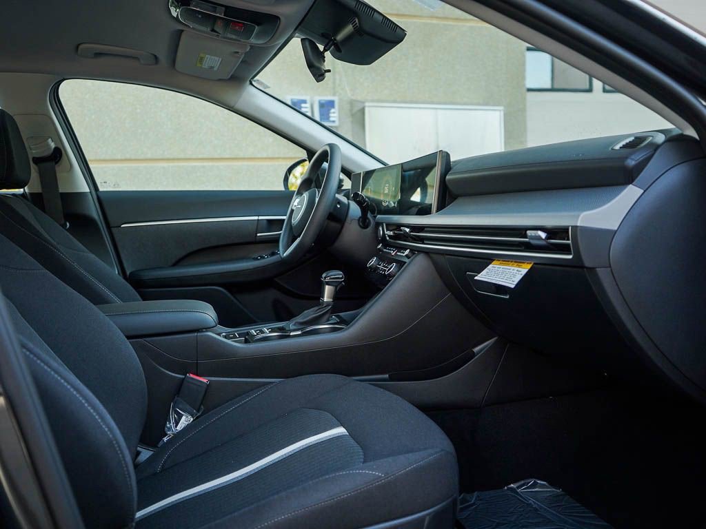 New 2026 Carbon Blue Hyundai SE FWD image 9