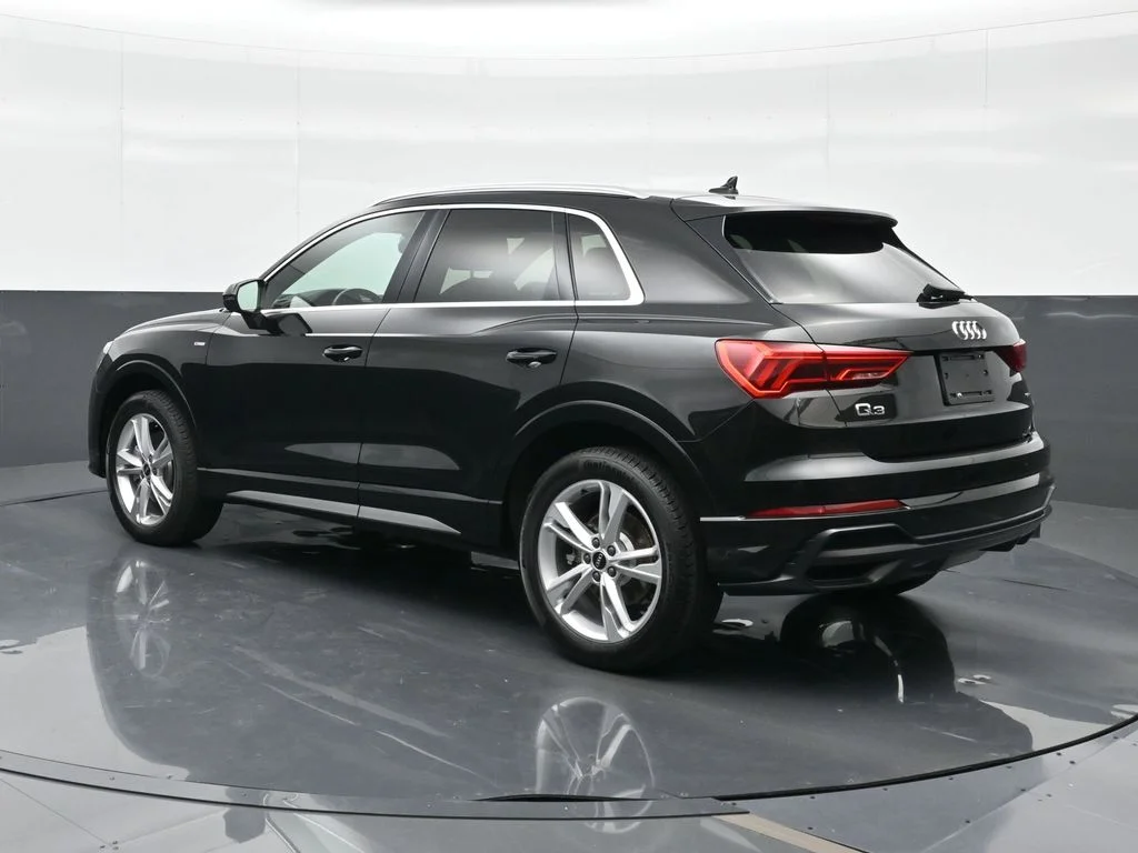 Used 2022 Black Audi Premium Plus image 2
