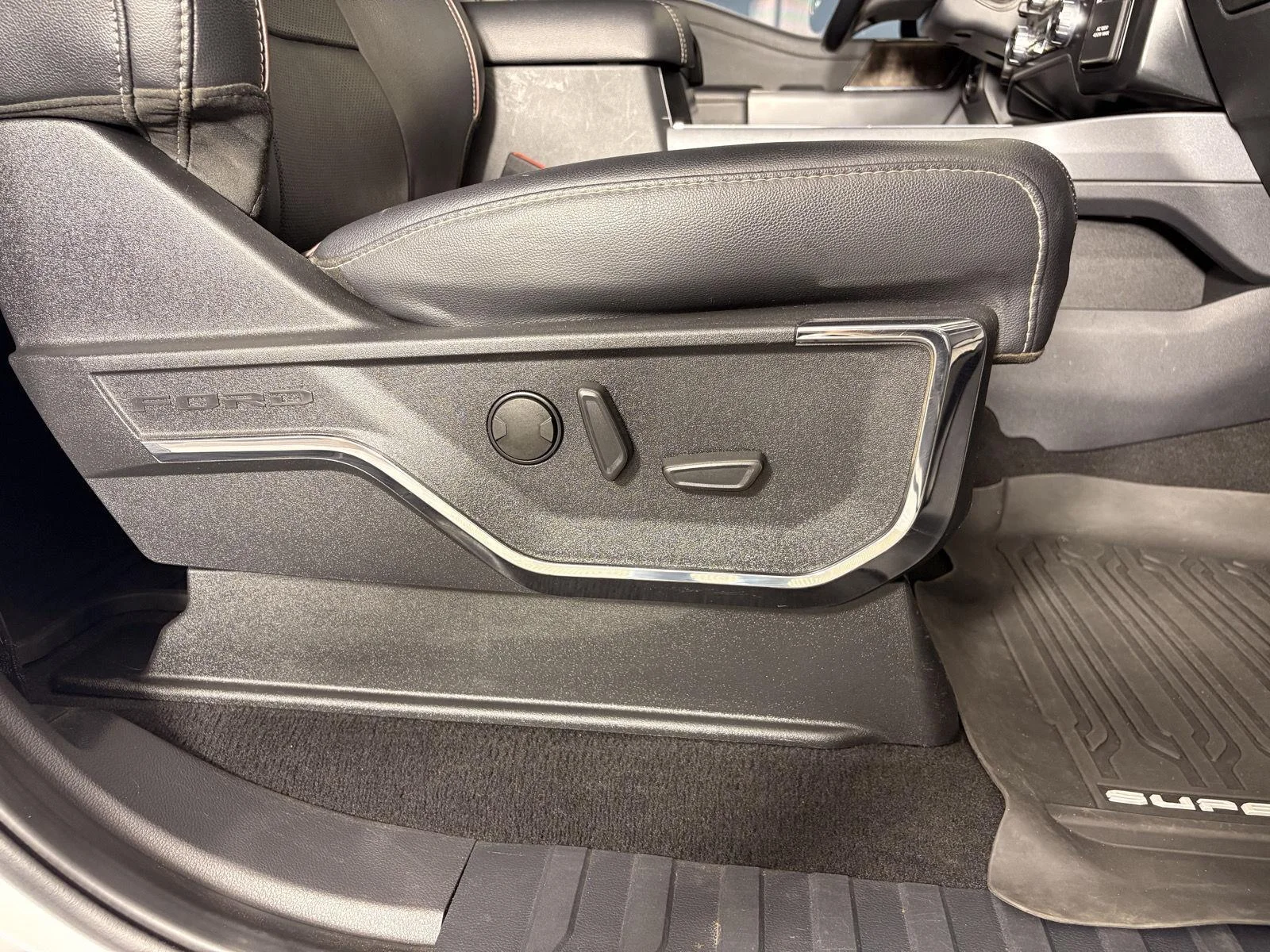 Used 2023 Oxford White Ford LARIAT image 24