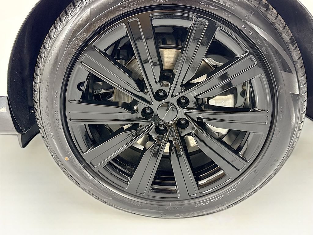 New 2026 Fuji White Land Rover SE image 31