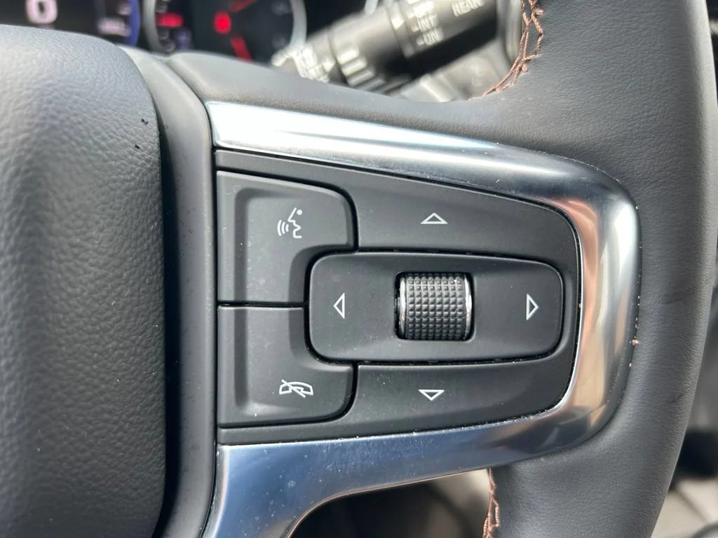 Used 2024 Iridescent Pearl Tricoat Chevrolet Premier image 20