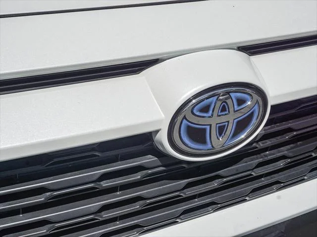 Certified Used 2022 BLIZZARD PEARL Toyota  image 11