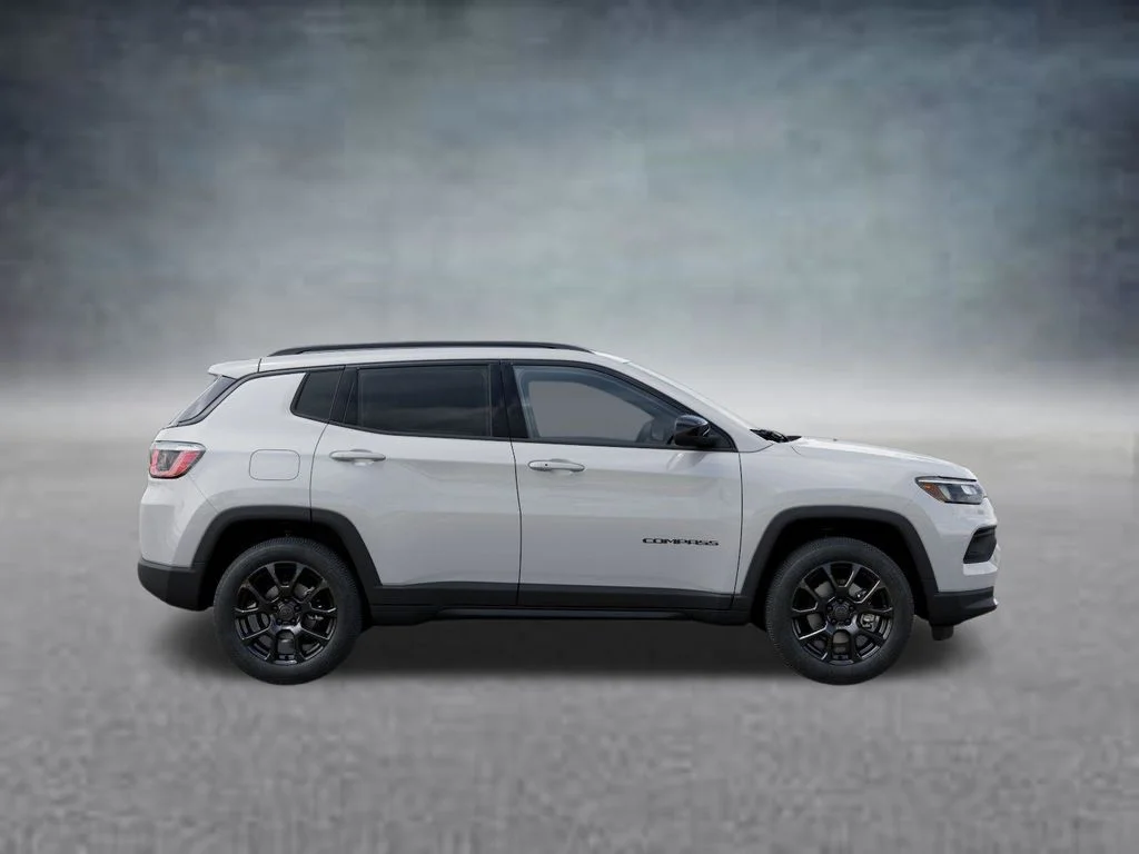 New 2026 Bright White Clear-Coat Exterior Paint Jeep Latitude image 21