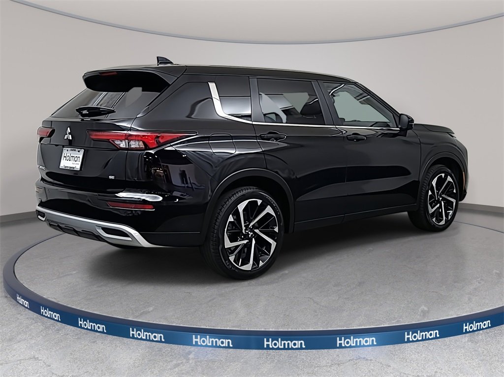 2024 Mitsubishi Outlander SE photo 3
