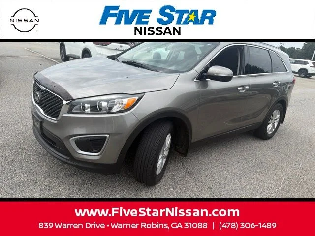 Used 2018 Silver Kia LX image 2