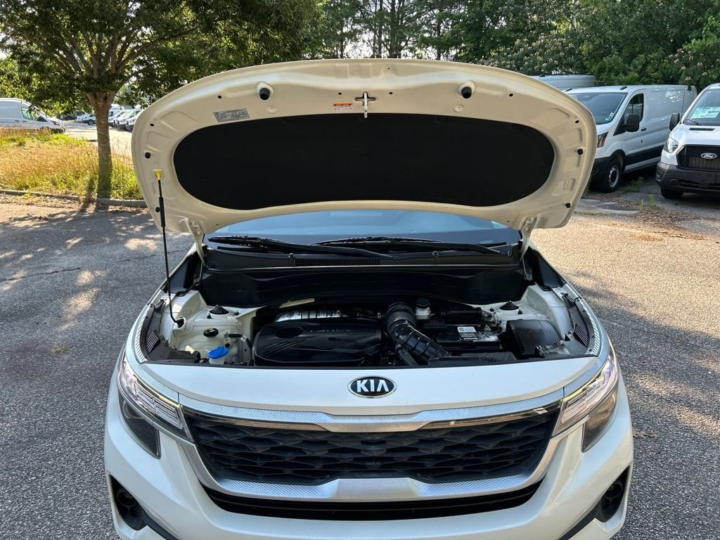 Used 2021 White Kia S image 15