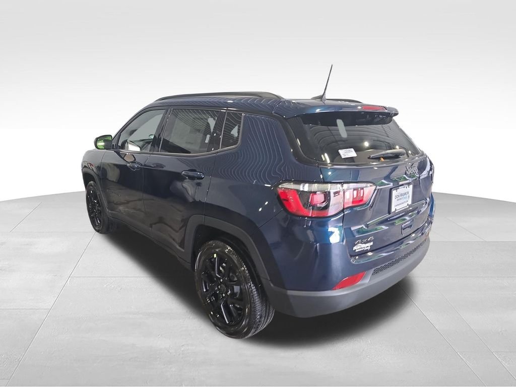 New 2026 Fathom Blue Pearl-Coat Exterior Paint Jeep Latitude image 3
