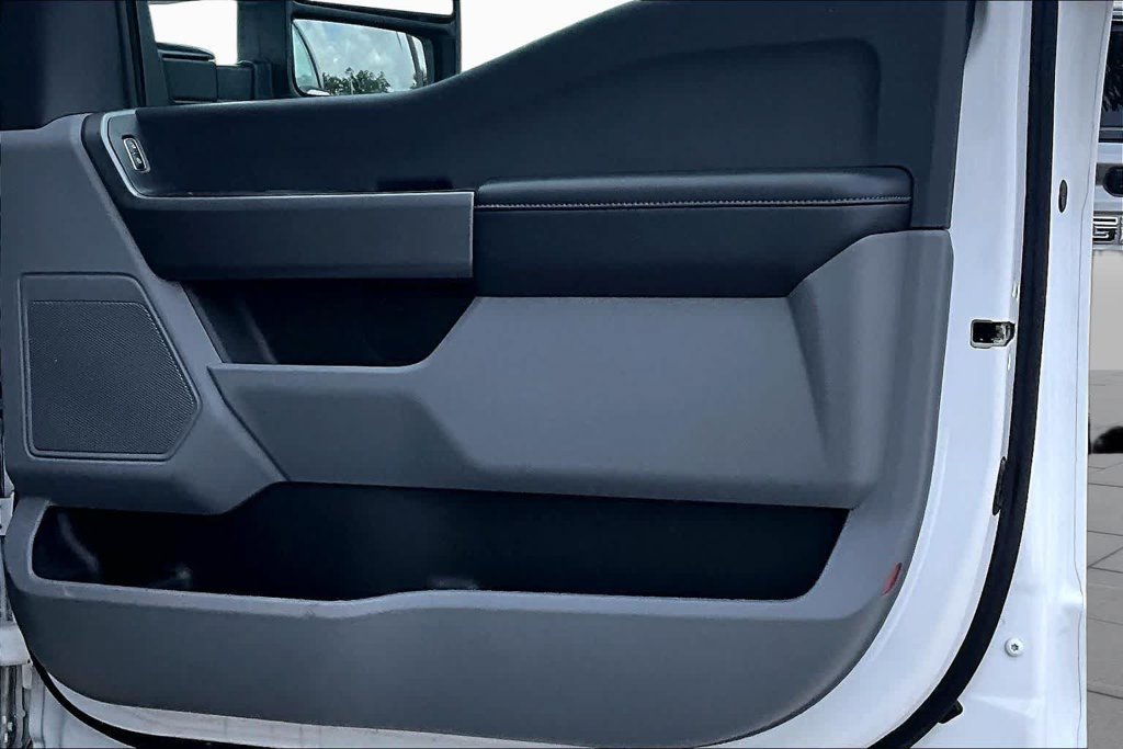 Used 2025 White Ford XLT image 27