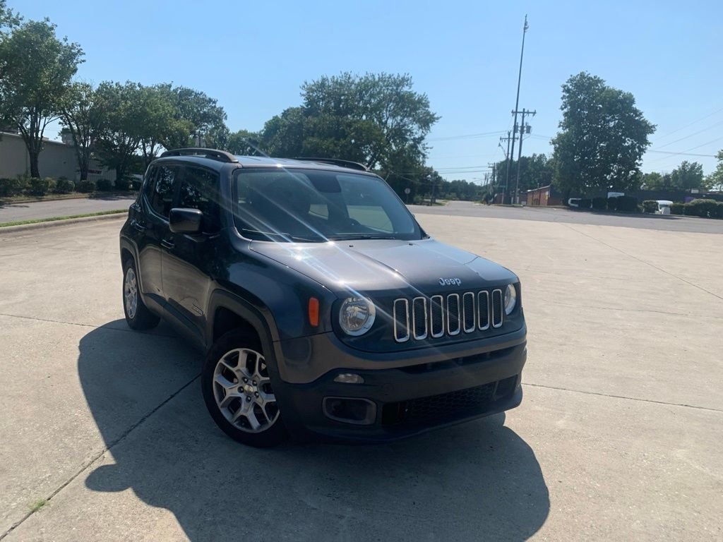 Used 2017 Gray Jeep Latitude image 2